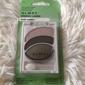 Brand new Almay Eyeshadow Bold Nudes 414
